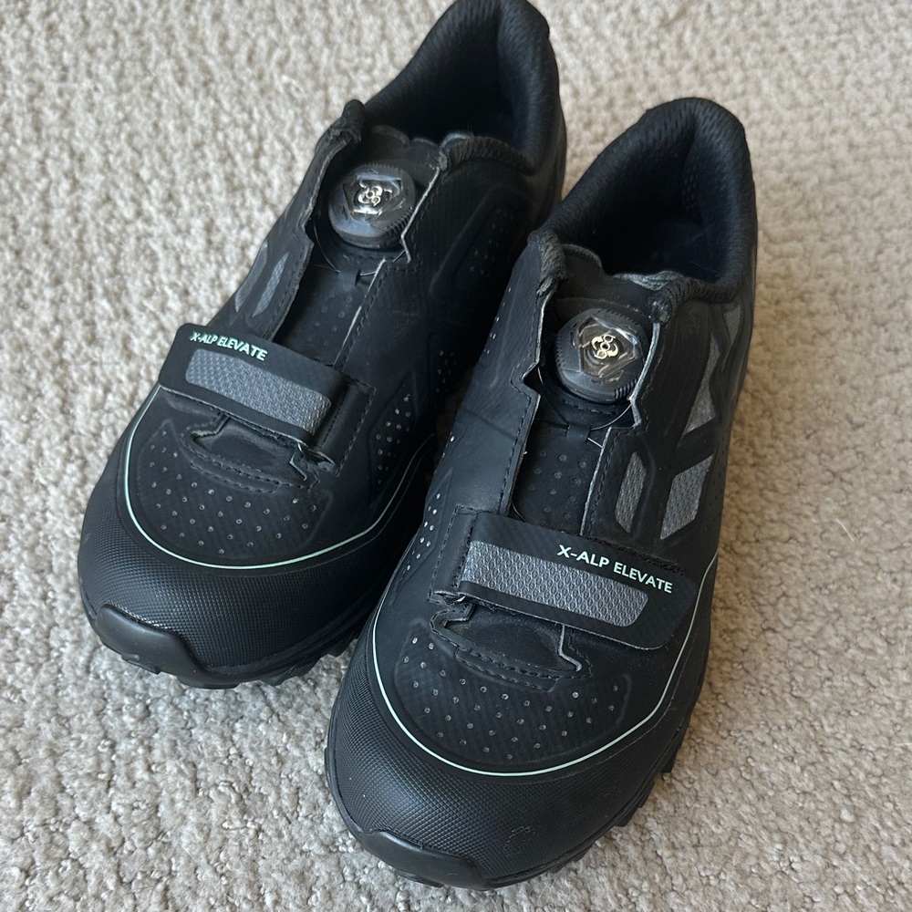 Pearl Izumi X-Alp Elevate Black Cycling Shoes. Women’s size 42.5 (9.5 US)